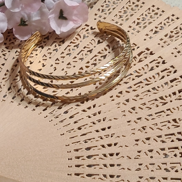 Cuff Bracelet 90's Style - Picture 3 of 7